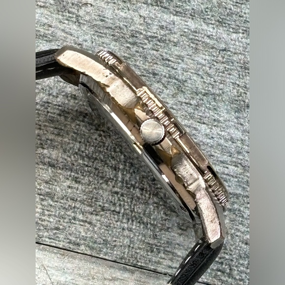 Swiss Military 100 WR Analog Leather Band Wrist Adult Watch 095-0489 Date Works - Picture 7 of 16